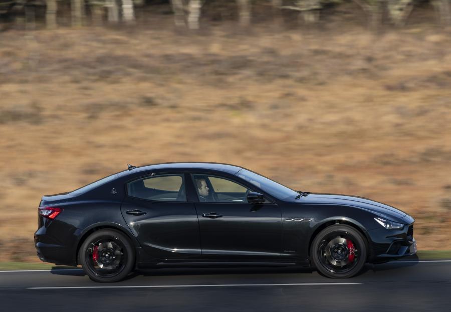  Maserati Ghibli GranSport Nerissimo Pack 2018 года  (UK) (фото 3 из 20)